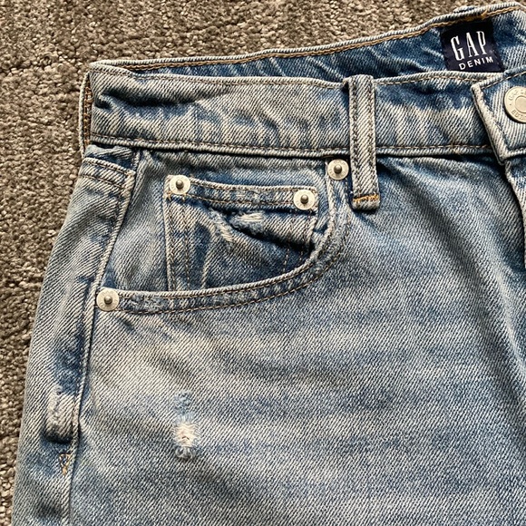GAP Washwell High Rise 7" Denim Shorts Distressed - Picture 11 of 12